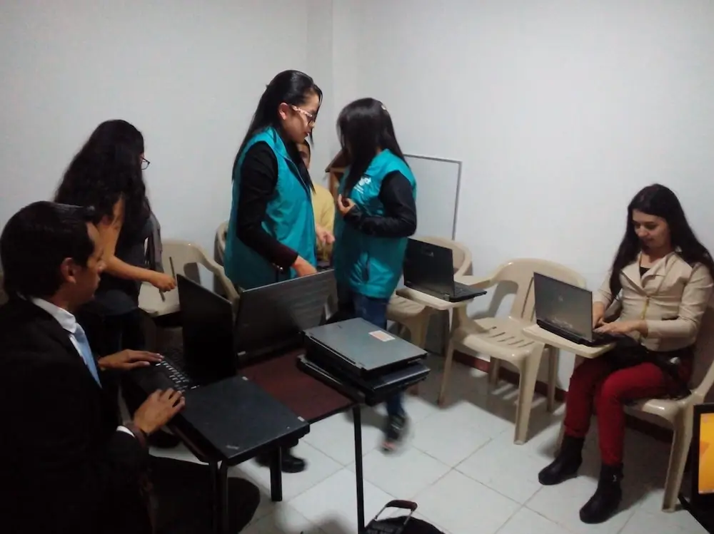 Computadores para educar población vulnerable Computadores para educar población vulnerable