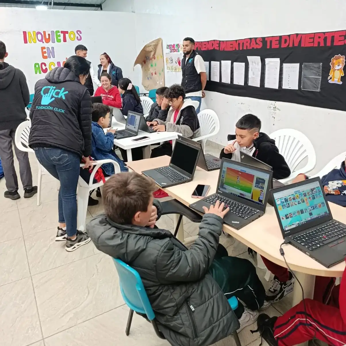 Fundación click donar computadores