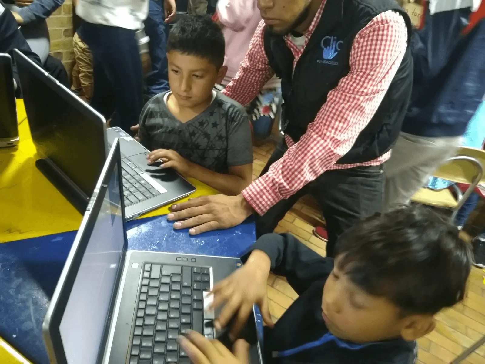 2026 Donar Computadores a escuelas