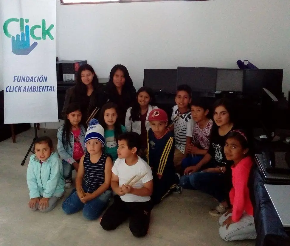 fundacion click donar tecnologia Donaciones de computadores para educar niños