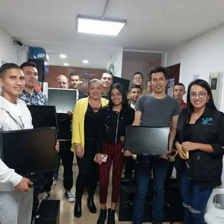 lugares-para-donar-computadores (1) Fundación click donar computadores